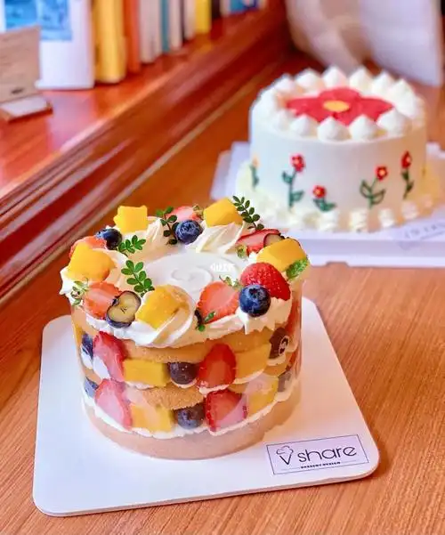 清爽简洁的水果裸蛋糕