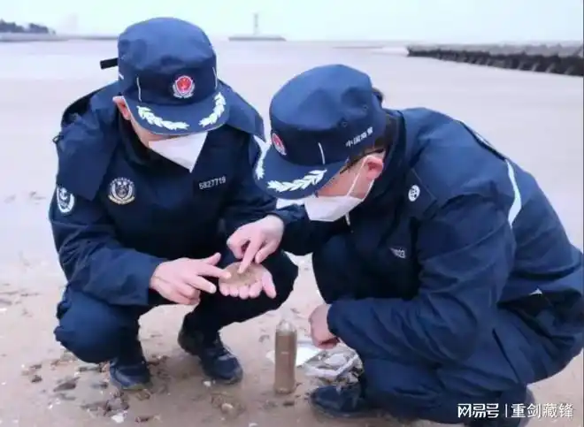 海警新制服,咋有人说越来越象保安了?_网易订阅