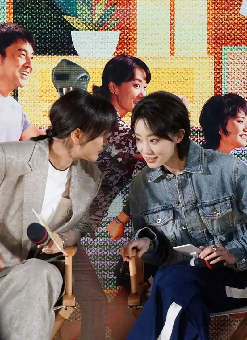 张小斐 #贾玲 #斐玲 姐妹比恋爱甜 - 抖音