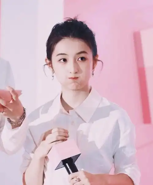 张子枫爱上渣男 王宝强秀恩爱,董洁疑日久生情:1天7个瓜太炸了