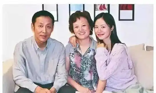 双料影帝陈道明与妻子一见钟情互相成就结婚41年依旧恩爱