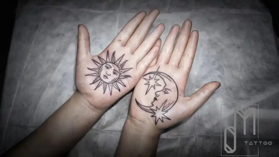 日月同辉形影不离深圳纹身