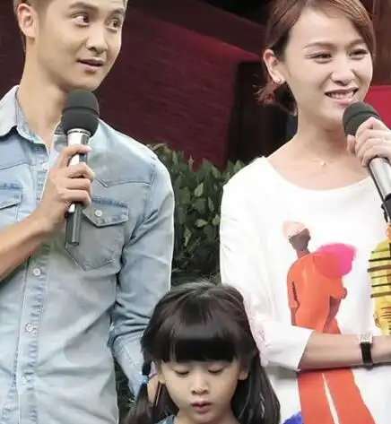 图叶一茜二胎大肚照放送怀第三胎现身妇产医院