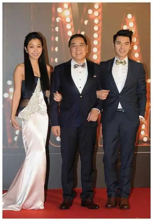 新春团拜,姜大卫尔冬升兄弟欢聚一堂,秦沛姗姗来迟._影坛_家庭_巨星