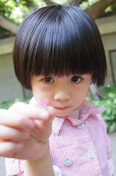 蘑菇头 >> 儿童蘑菇头与旗袍搭配 儿童的蘑菇头发型样式(3) 2016-05