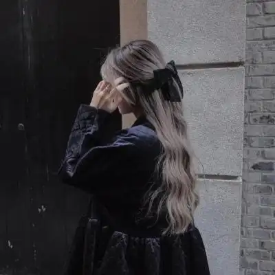 限定甜妹遮脸背影头像ing