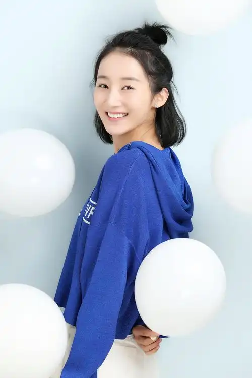 林田媛清甜写真曝光 "丸子头"定格活力本色