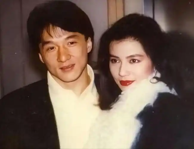 成龙抱过的二十个女明星都有谁范冰冰超主动章子怡被横抱起来