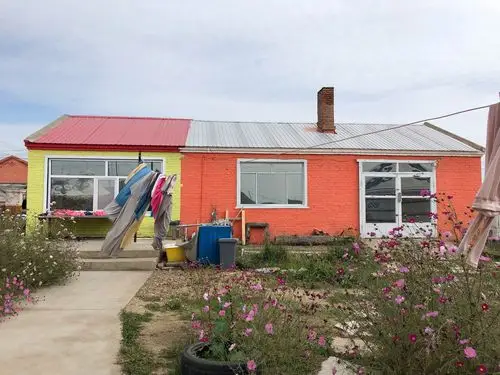 但我选住在砖瓦平房