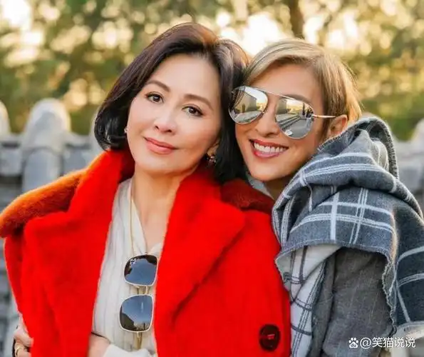 刘嘉玲晒合照:15岁康康身高一米八,与于正上山诗钠开心合照