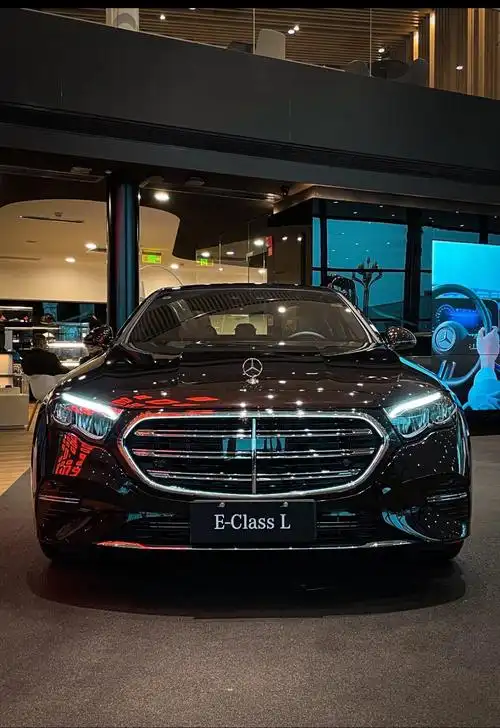 奔驰新款e级 e300l豪华轿车