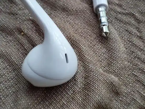 漫步者h180plus半入耳式有线耳机评测:轻巧舒适,无感佩戴