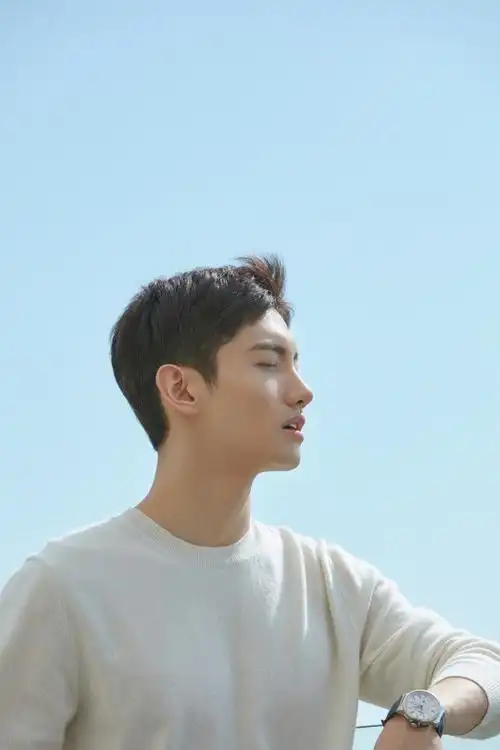 东方神起沈昌珉solo新曲预告片公开 尽显秋日男神温柔魅力【组图】