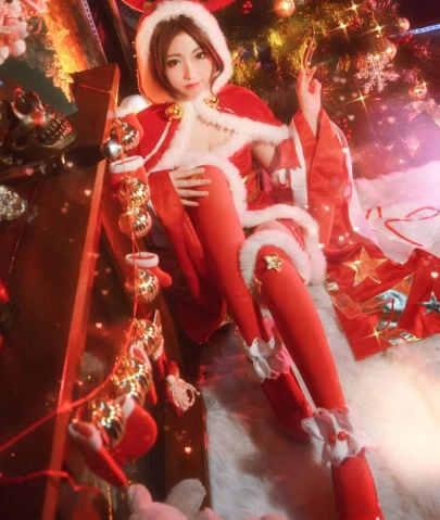 王者荣耀美女cos貂蝉裙子太短不慎走光引来千万网友围观