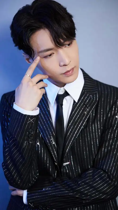 张艺兴英俊帅气写真