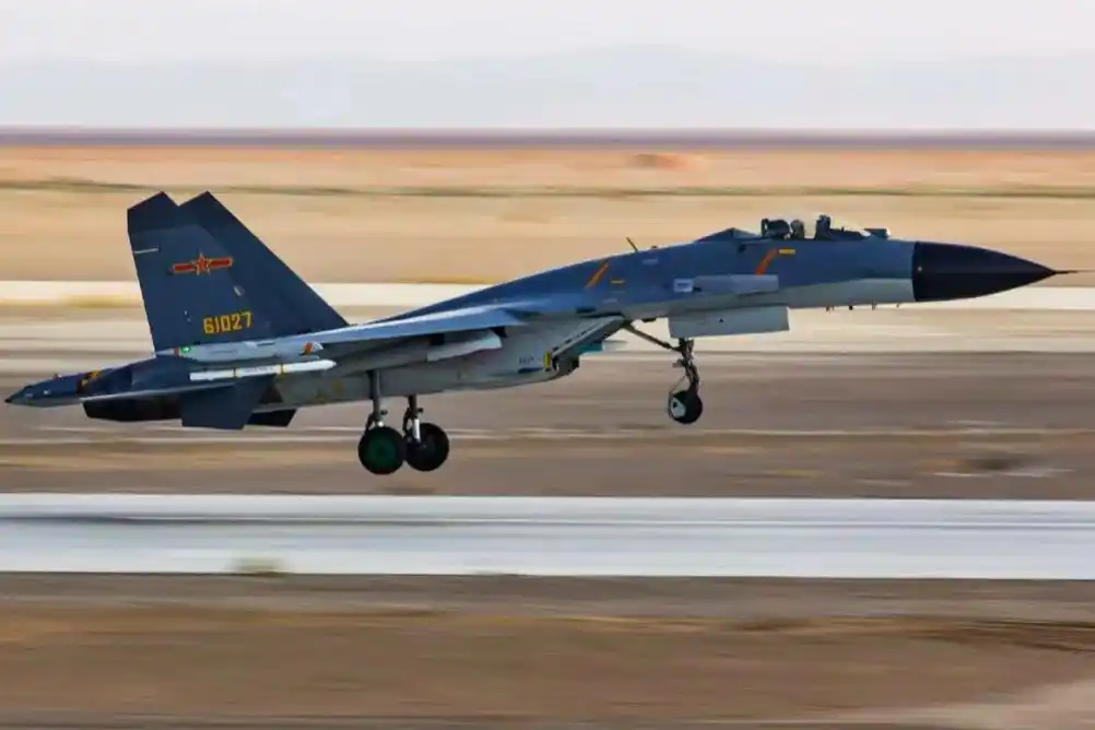 谨慎识别)#歼11 #战斗机 - 抖音