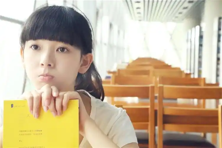 简介:陈瑶短袖写真清纯气质动人,分享一组陈瑶图片给大家,图中的明星