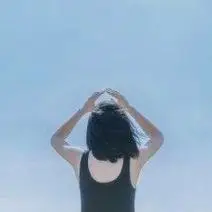 短发女生头像背影