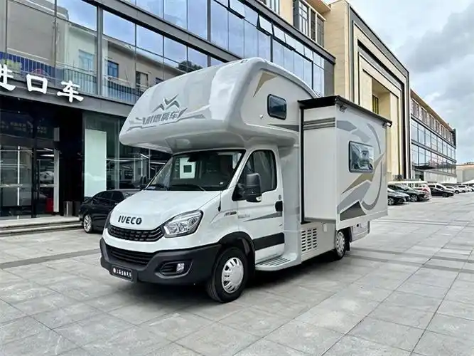戴德房车恺丰超大额头依维柯双拓展房车现车在售