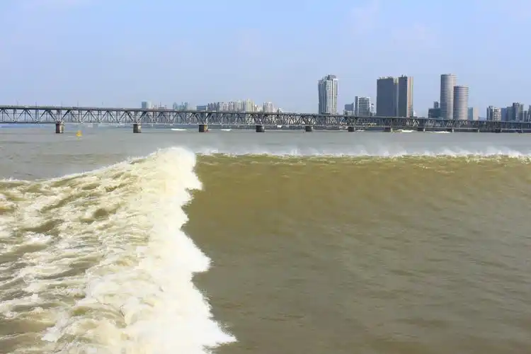 大地:致敬三十岁环中国旅行之杭州_钱塘江