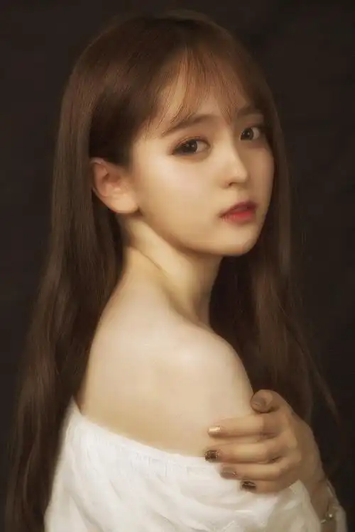 可爱娃娃脸唯美女生蕾丝长裙气质写真图片