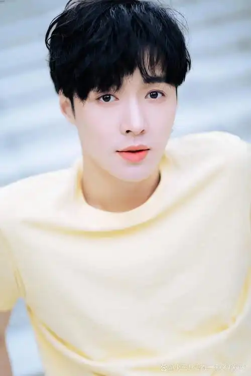 说起张艺兴,相信很多人都非常喜欢他,人不仅长得帅,跳舞也非常厉害,6