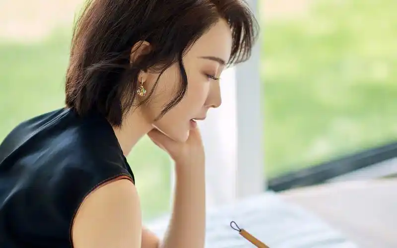 陈数淡然优雅高清桌面壁纸