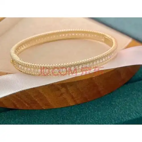 标的物w9991 vca梵克雅宝满钻滚珠边手镯 附鉴定证书