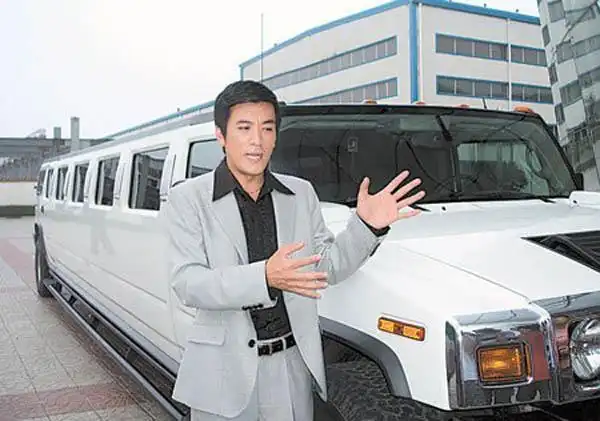 巨力集团杨子爷爷是谁 家庭背景强大敢和王思聪比谁有钱_网易订阅