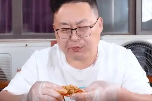 半吨先生:吃播界扛把子,因假吃遭官方封禁,改头换面卷土重来?_视频_食