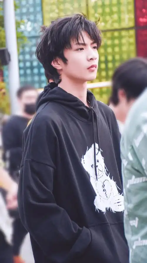 好可爱嘟小揪揪文 可是又很帅小老公@时代少年团-刘耀文#新生代演员刘