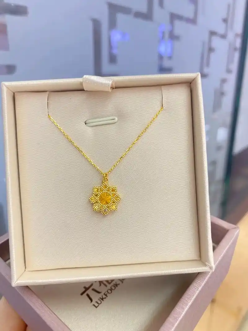 六福珠宝向日葵吊坠黄金太阳花项链.