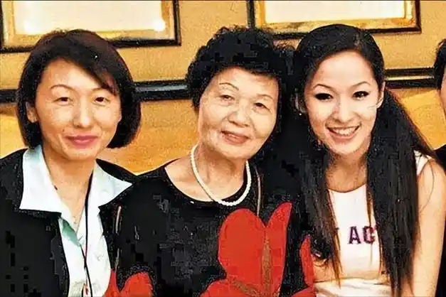 没想到,44岁萧亚轩竟走到了如今,网友:"纵欲过度"的代价|黄皓|恋爱