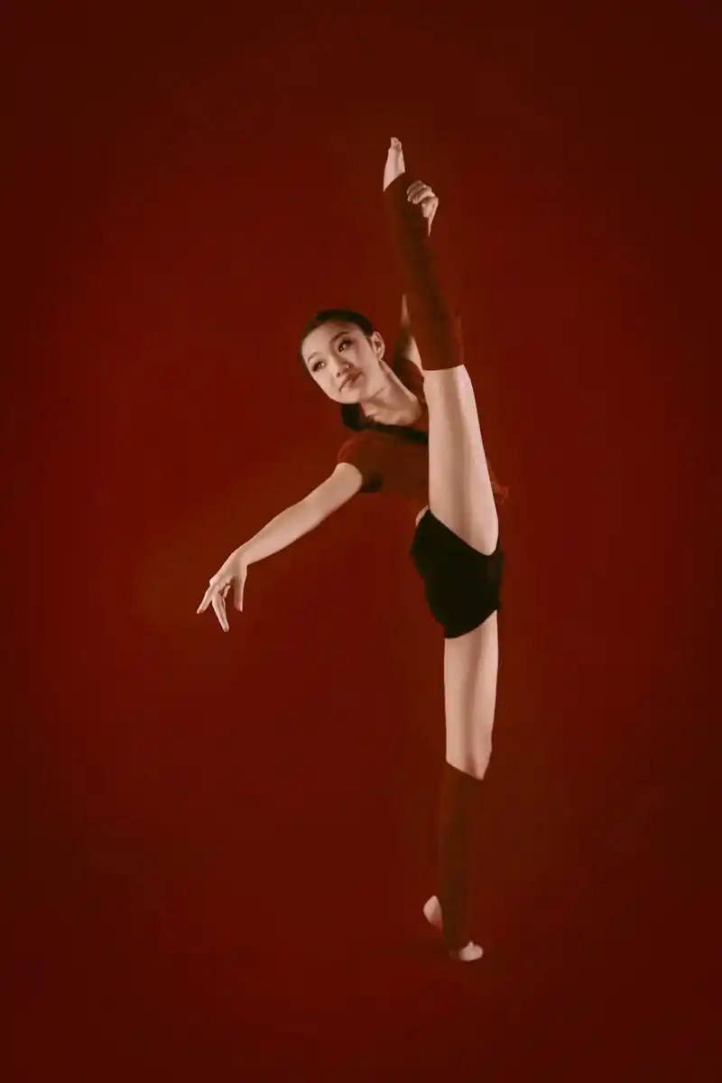 舞蹈写真 #芳华 每个 - 抖音