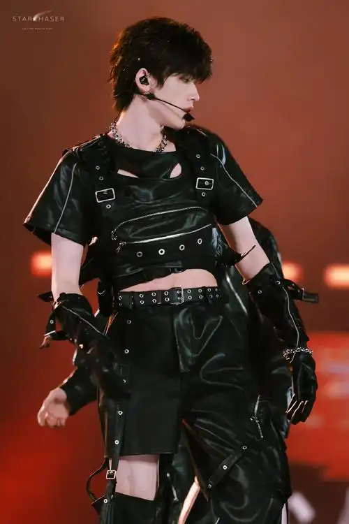 宋亚轩楼间楼演唱会##宋亚轩腹肌