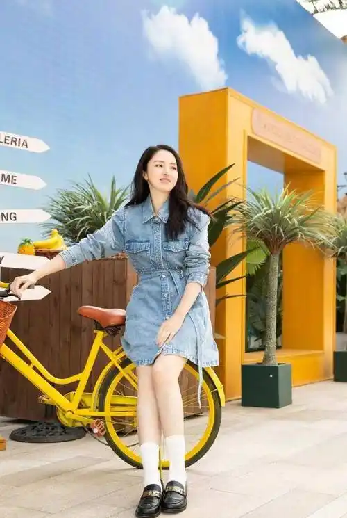 41岁气质女神"董璇"示范造型,清新甜美又时尚_look_牛仔裤_中年