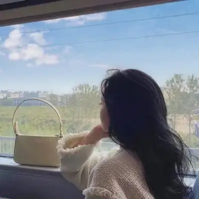 四月有趣有盼热爱生活龙余优质女头像