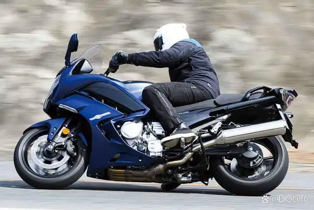 雅马哈豪华旅行摩托fjr1300as,水冷四缸147马力,兼顾运动性能