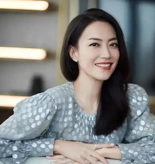 霍汶希一手捧红谢霆锋39岁未婚生女她的故事远比想象中精彩