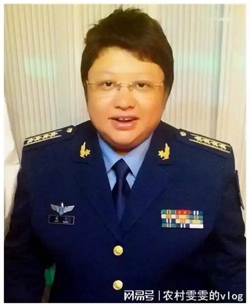 成为中国人民解放军空军政治部文工团(简称空政文工团)副团长