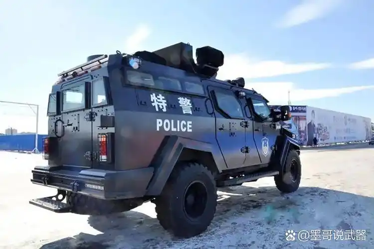 武警的防爆装甲车