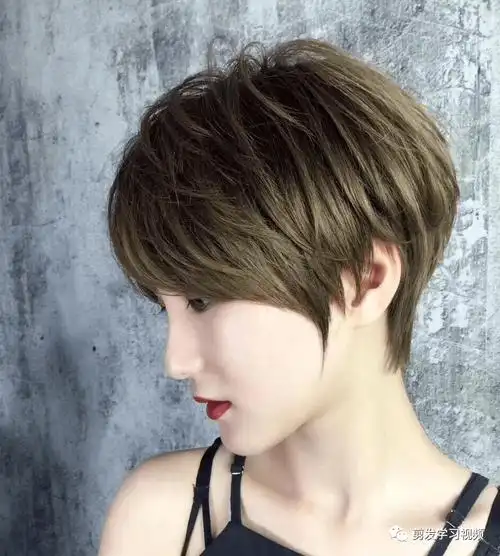 2020女生纹理烫发型推荐100款