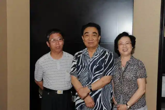 演奸雄无人超越,传其子娶了杨钰莹,与妻恩爱无绯闻