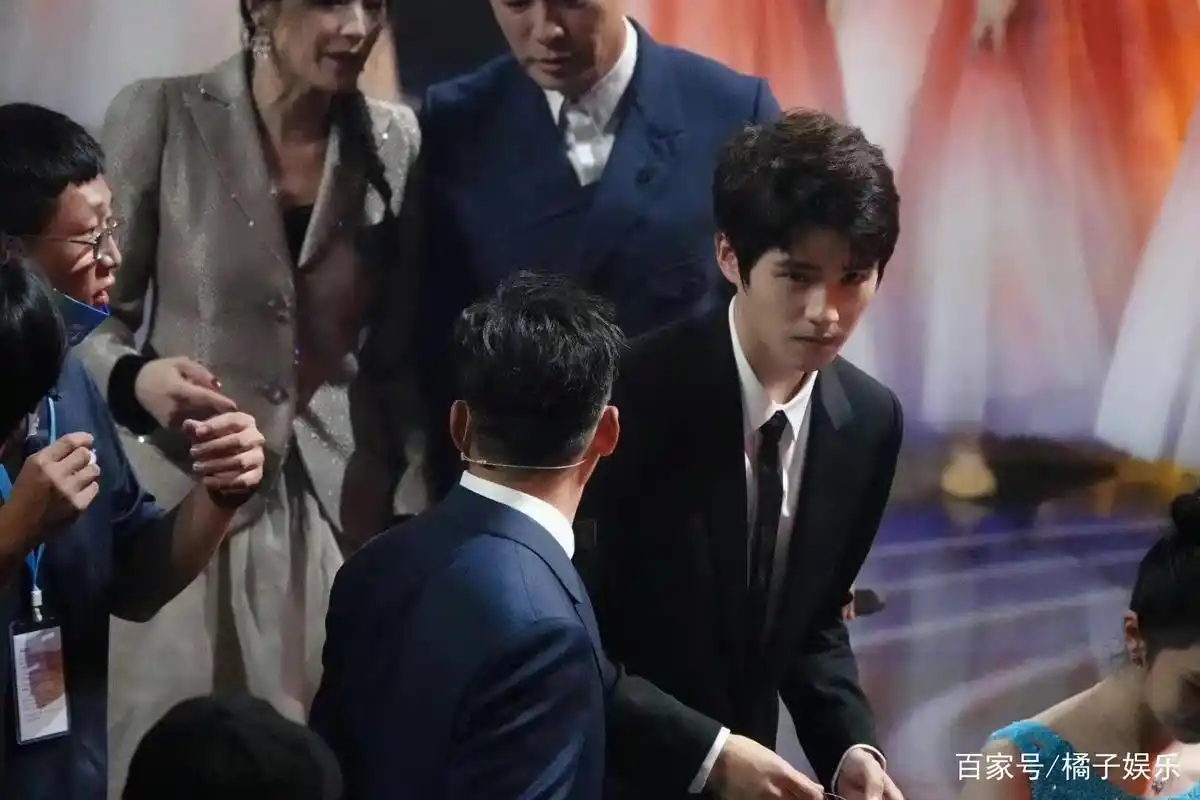 生图杀手?杨幂死亡打光也稳稳拿捏,吴磊怼脸拍都掩盖不住少年感