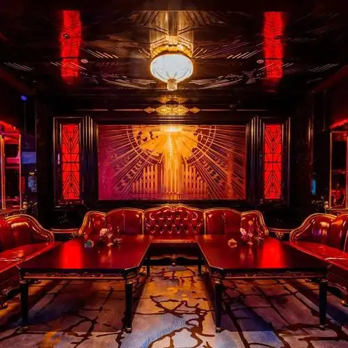 只有在百乐门才能找到的同名款香槟升降式舞台,可开合led屏幕,专业