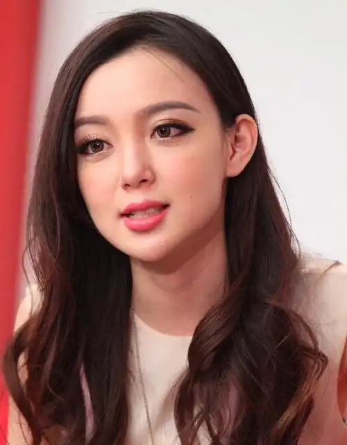 汪小敏唱歌时,每一帧都很美|妆容|胡夏|素颜_网易订阅