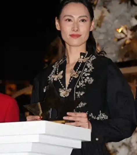 李泽楷仨儿子真孝顺,担心梁洛施一个人太孤单,催她回归演艺工作_家庭