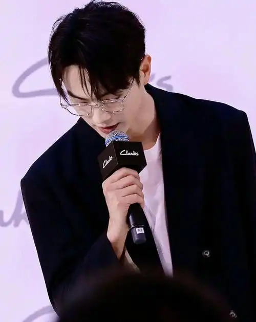 许凯的西装穿搭,哪件最得你的心意呢?可清冷儒雅,也可文艺潮流