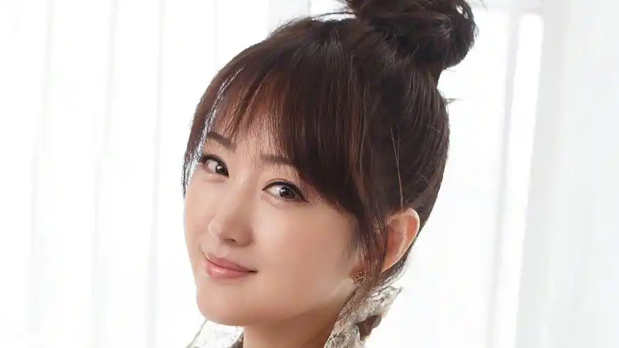 杨钰莹一组近期高清面部特写照卧蚕眼苹果肌每一处都美到极致