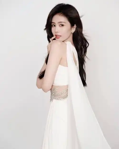 chopard萧邦品牌悦动大使白鹿##白鹿style##白鹿白色拖地长裙